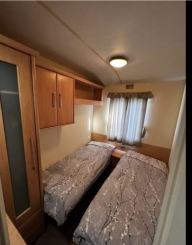 Twin Room with adjacent bathroom